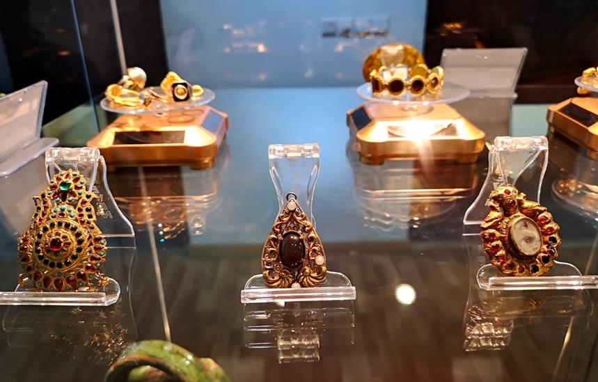 jewelry of zanjan archaeological museum